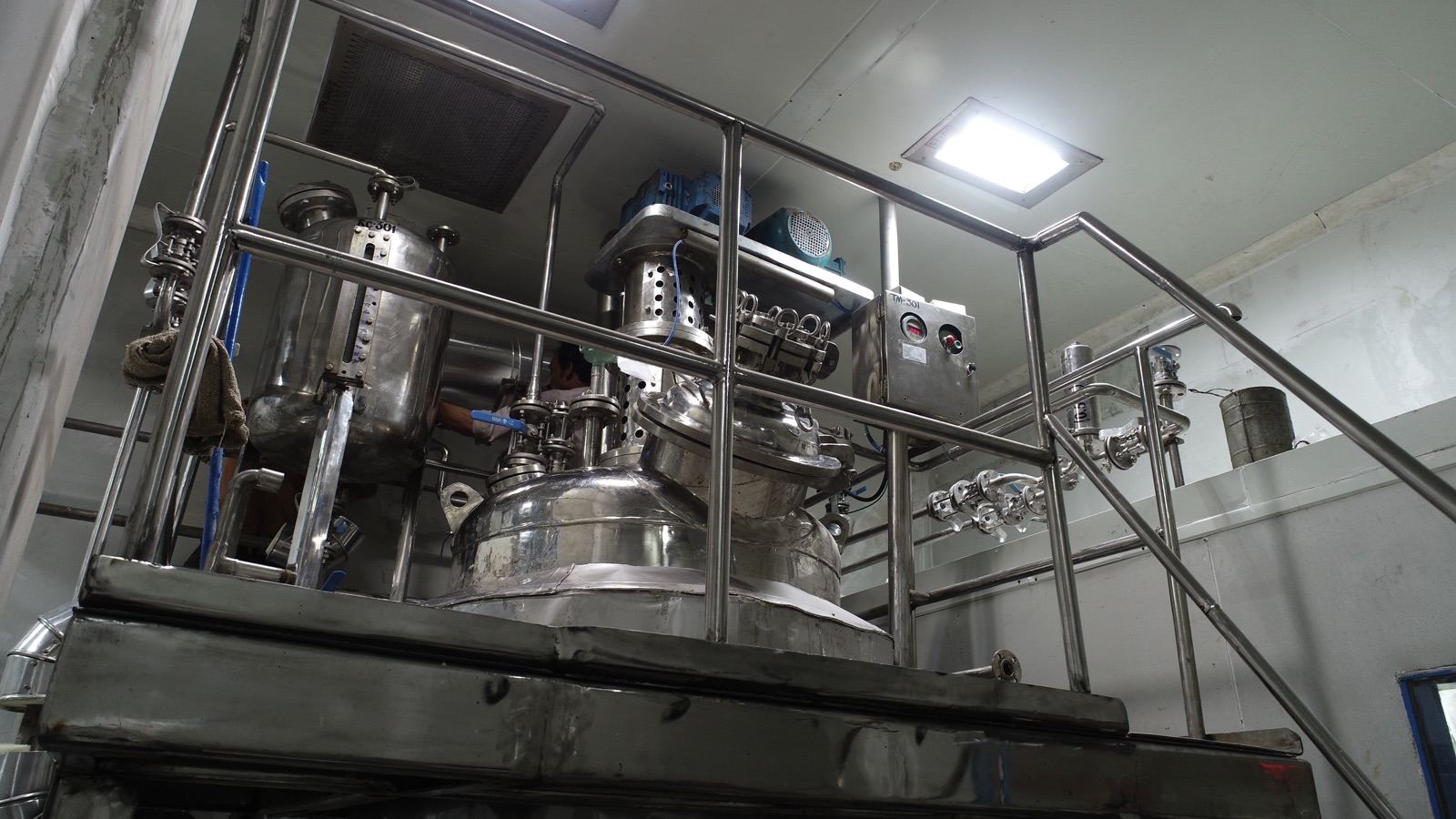 Stainless-steel reactor platform with railings in a Morepen production block
