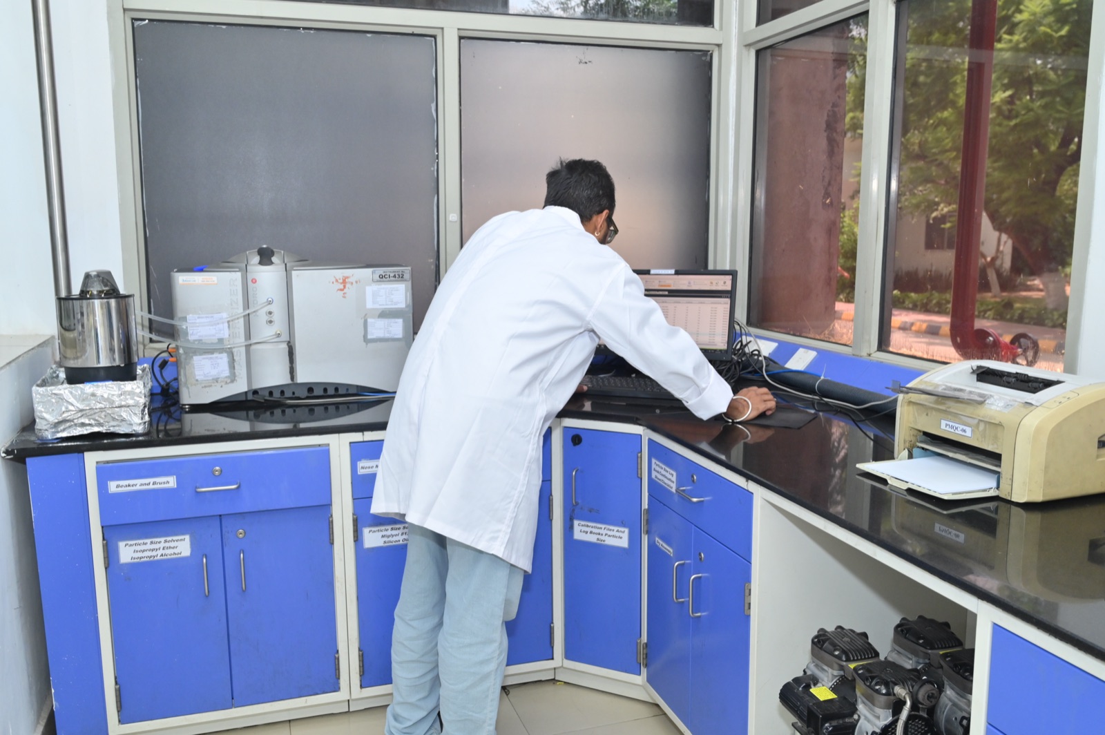 Morepen scientist reviewing particle-size analysis results